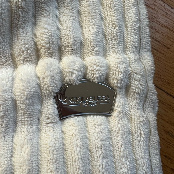 Koolaburra by Ugg - Ivory Corduroy Puffer Jacket, size Medium. - Picture 2 of 5